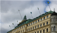 Grand hotel flaggar för Kungens födelsedag 30/4 2025. Foto: Mats Östman